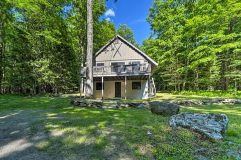 Sleek Cabin with Deck, 8 Miles to Mount Snow and Hikes House in Wilmington