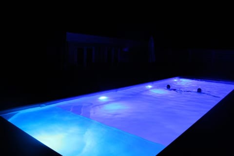 Swimming pool, Swimming pool