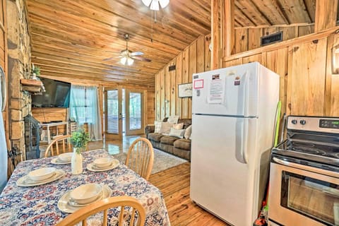 Cozy Broken Bow Cabin with Hot Tub and 2 Porches! House in Broken Bow