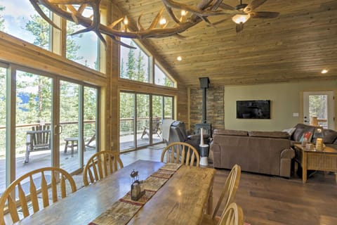 Spacious Cabin with Views and Deck Near Jefferson Lake House in Summit County