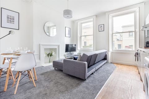 TV and multimedia, Kitchen or kitchenette, Living room, Seating area, Dining area