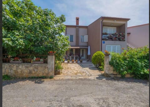 Apartman Andja sea and garden view Apartment in Fažana