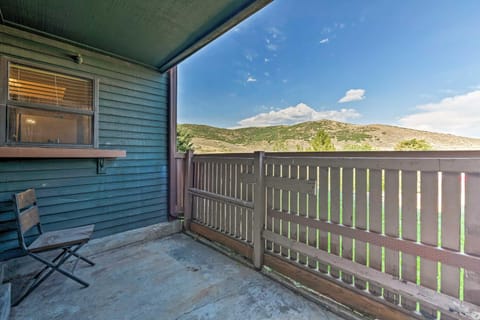 Walkable Park City Condo with Pool and Hot Tub! Apartment in Summit Park