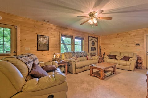 Mountain-View Maggie Valley Home with 2 Decks! House in Ivy Hill