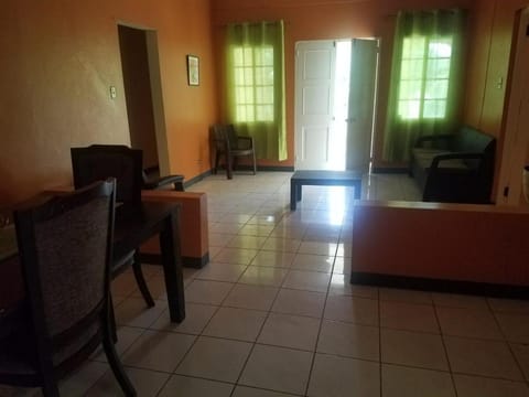 Unity Villa Near Montego Bay and Beaches free WiFi 2bedrooms Wohnung in St. James Parish