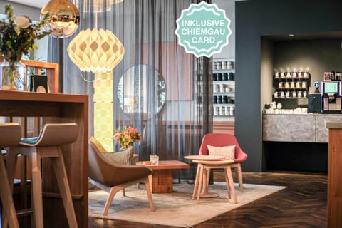 Communal lounge/ TV room, Coffee/tea facilities, Lounge or bar, Breakfast