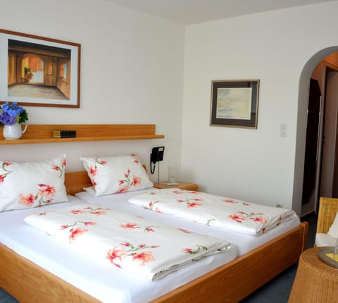 Hotel Ebnet Garni Bed and Breakfast in Lindau