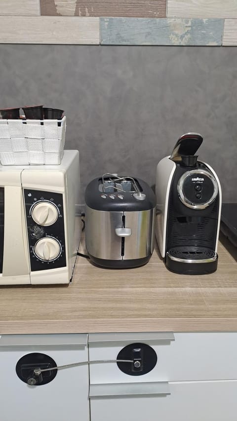 Coffee/tea facilities, toaster