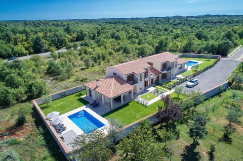 Bird's eye view, Pool view