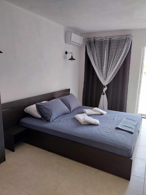 SUMMER ESCAPE studios House in Paros, Greece