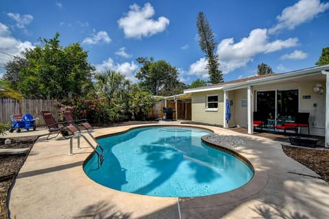 SunKissed in St Pete is a 3 BR Home with Heated Pool and great outdoor space Near the Beach Haus in Gulfport
