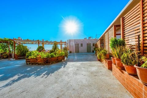 Property building, Patio, Facade/entrance