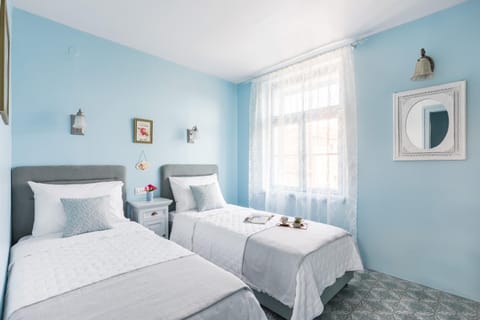 Bed, Bedroom, City view, Garden view, Landmark view, Mountain view, Sea view, Quiet street view