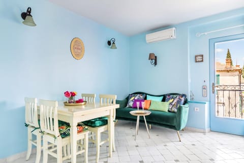 Kitchen or kitchenette, Living room, Seating area, Dining area, City view, Garden view, Landmark view, Mountain view, Sea view, Quiet street view, air conditioner