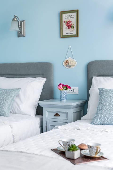 Bed, Decorative detail, Bedroom, City view, Garden view, Landmark view, Mountain view, Sea view, Quiet street view