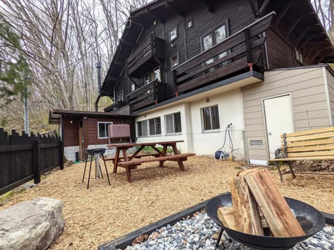 Patio, BBQ facilities, BBQ facilities, Mountain view