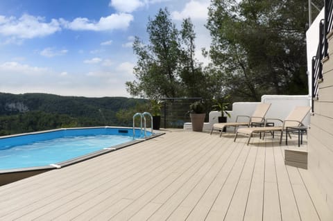 Natural landscape, Mountain view, Swimming pool, sunbed