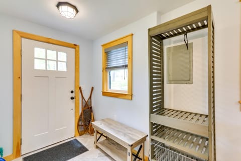 East Otis Vacation Rental with Private Deck and BBQ! Maison in Otis