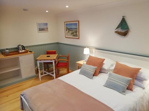 Sea Breeze Bed and Breakfast in Freshwater