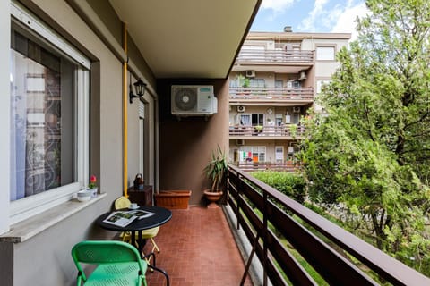 Pelizzi Apartment, 5 persone, 2 camere, balcone, Cinecittà Apartment in Rome