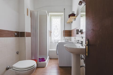 Pelizzi Apartment, 5 persone, 2 camere, balcone, Cinecittà Apartment in Rome