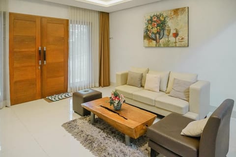 Permai 7b Villa 4 bedroom with a private pool Villa in Bandung