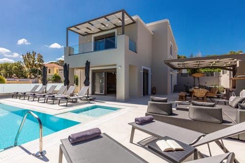 Swimming pool, Swimming pool