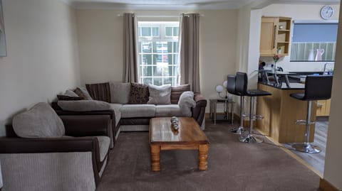 Shower, TV and multimedia, Living room