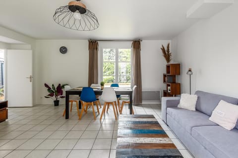 House La Roseraie 3 bedroomed near disneyland paris Apartment in Magny-le-Hongre
