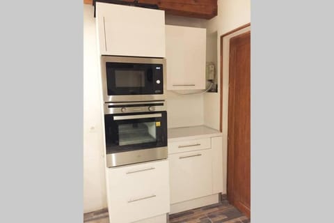 Kitchen or kitchenette, oven