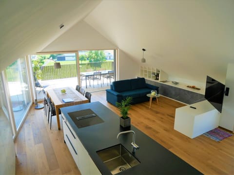 Day, Coffee/tea facilities, Balcony/Terrace, Kitchen or kitchenette, Living room, Seating area