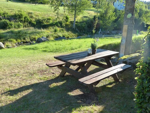 Neighbourhood, Seating area