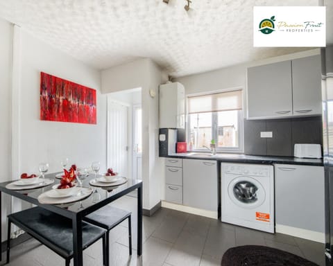 Kitchen or kitchenette, Dining area, dishwasher, minibar, oven, pet friendly, stove