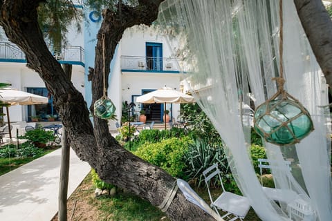 Facade/entrance, Garden