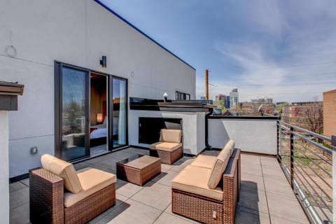 Roof Deck! Walk to Parks and St Joseph Hospital! House in Denver