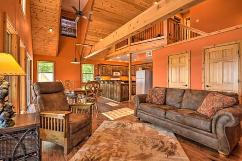 Spacious Log Cabin with Fire Pit and Game Room! Casa in Table Rock Lake