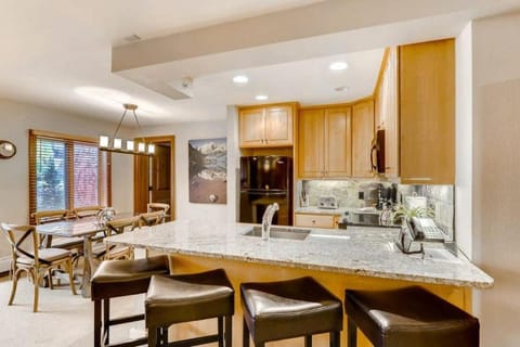Luxury Ski In, Ski Out 3 Bedroom Mountain Residence In The Heart Of Lionshead Village With Heated Slope Side Pool And Hot Tub Copropriété in Lionshead Village Vail