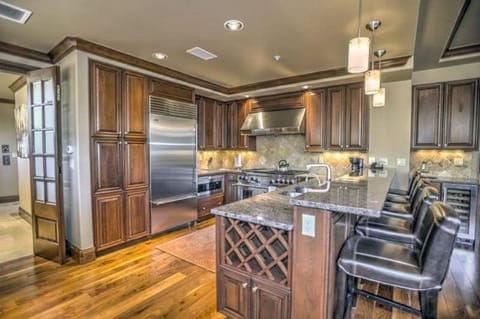 Luxury Ski In, Ski Out 3 Bedroom Mountain Residence In The Heart Of Lionshead Village With Heated Pool And Slopeside Hot Tub Condo in Lionshead Village Vail