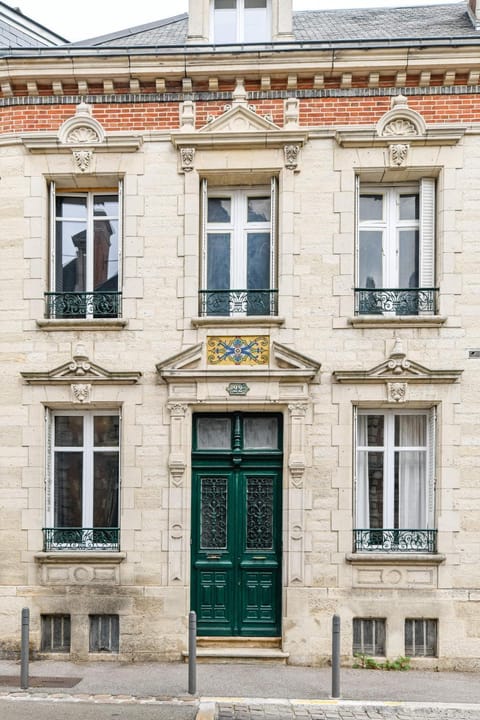 La Maison de Reina Bed and Breakfast in Troyes