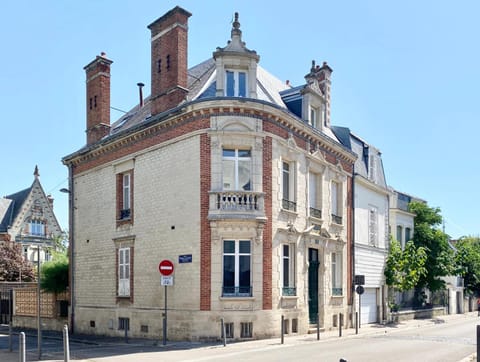 La Maison de Reina Bed and Breakfast in Troyes