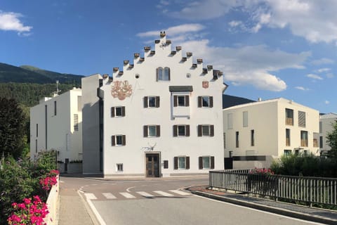 Property building, Facade/entrance