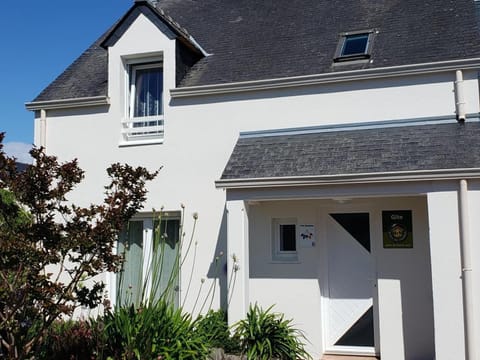 Maison cosy à Guérande, proche cité médiévale, avec jardin, terrasse, fibre et home cinéma. - FR-1-306-970 House in Brittany