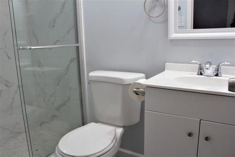 Clover 2900 - Apartment and Rooms with Private Bathroom near Washington Ave South Philly Condo in Philadelphia
