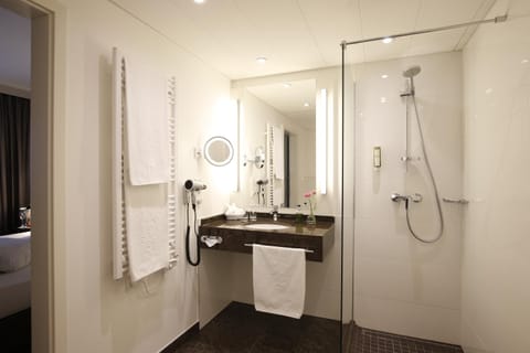 Bathroom, Photo of the whole room