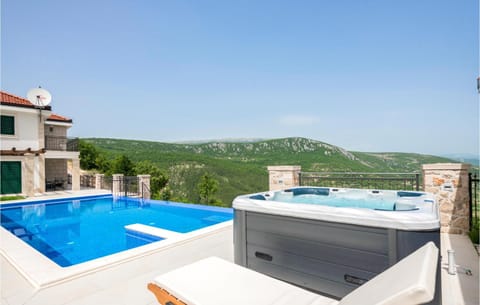 Cozy Home In Ricice With Wifi House in Split-Dalmatia County