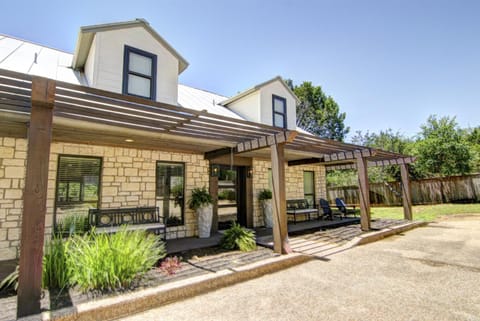 Luna Rio Casa in Wimberley