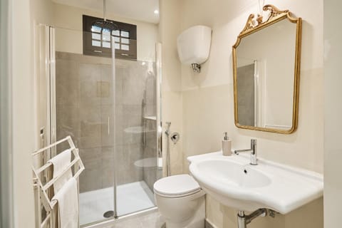 Shower, Bathroom, towels