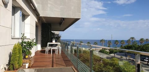 Apartamento completo con piscina terraza vistas del mar Vacation rental in Badalona