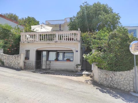 Villa Caroline Apartment in Okrug Gornji