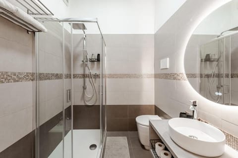 Shower, Toilet, Bathroom, bidet, towels